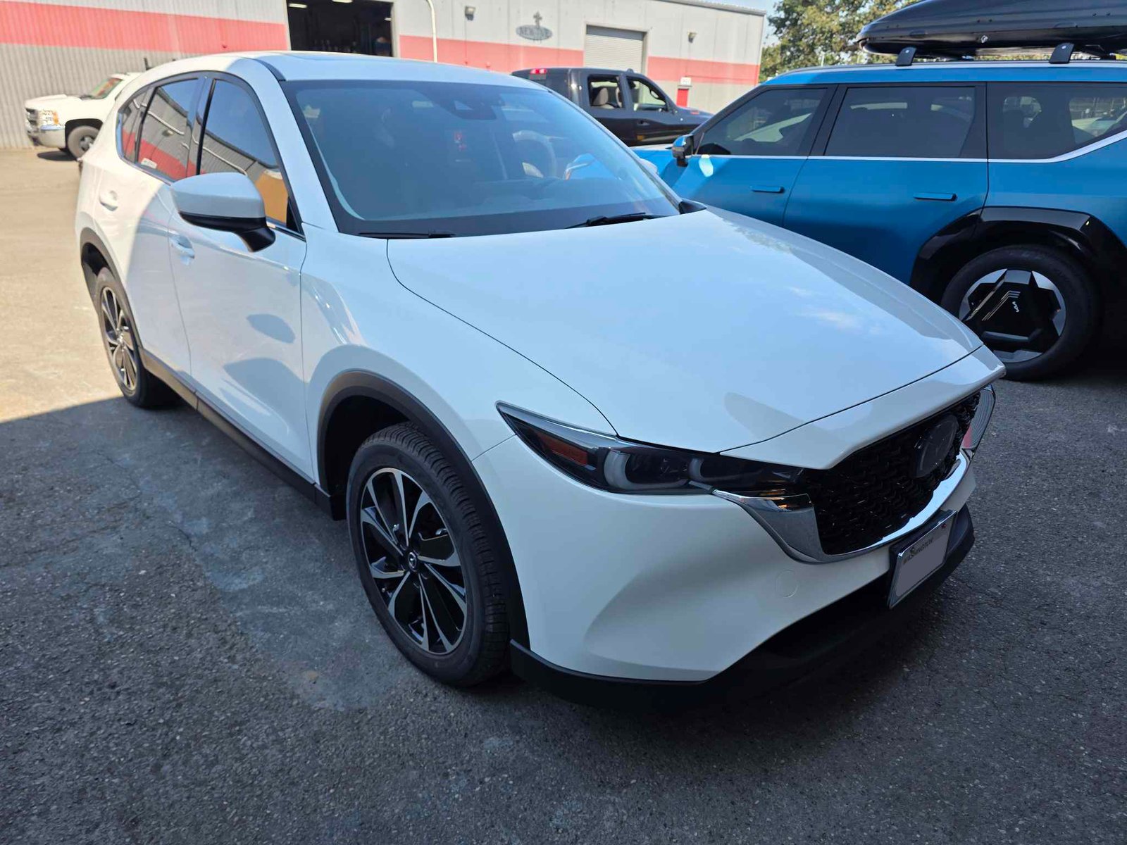 A white Mazda CX-5 has been fully repaired. gallery image 12